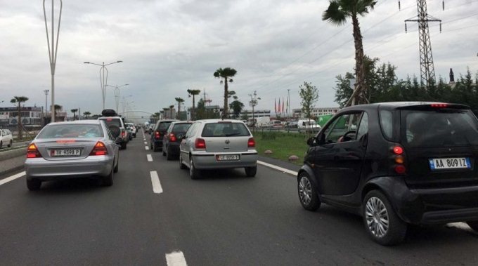 Sipas INSTAT, Tirana ka numrin me te madh te automjeteve per banore